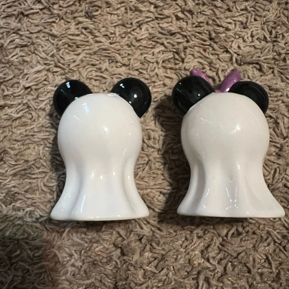 Disney Black and White Mickey and Minnie Salt and Pepper Shakers - Picture 4 of 4